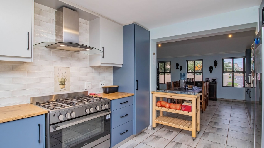 4 Bedroom Property for Sale in Sandbaai Western Cape
